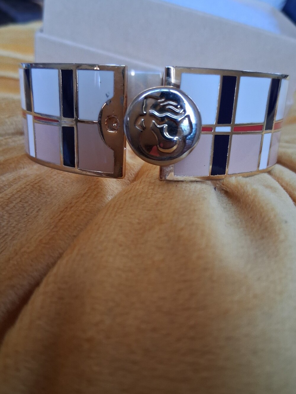 SPARTINA Hinged Bangle